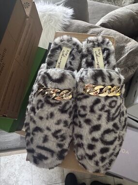Vintage Havana Leopard Print Faux Fur Slippers  Mules with Gold Chain